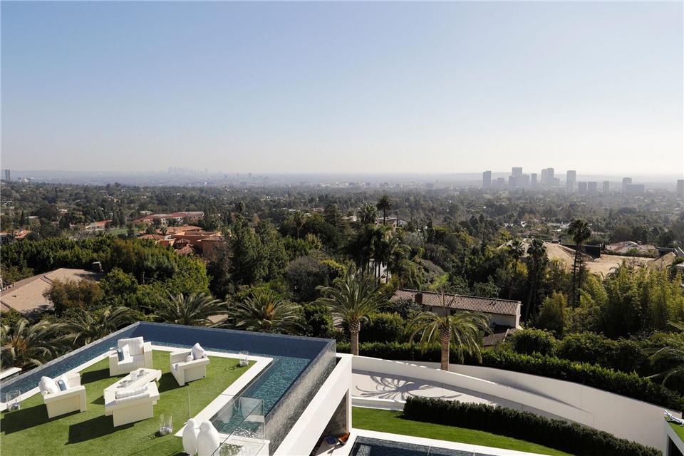 Sondersteuern auf Luxusimmobilien? Die Linke orientiert sich am Vorbild Los Angeles. (Archivbild)Jae C. Hong/AP/dpa