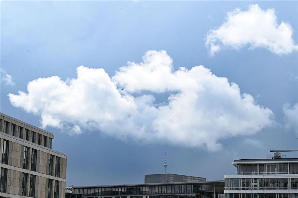 Sonne, Wolken und Schauer - so geht es vorerst weiter beim Wetter. Bernd Weißbrod/dpa