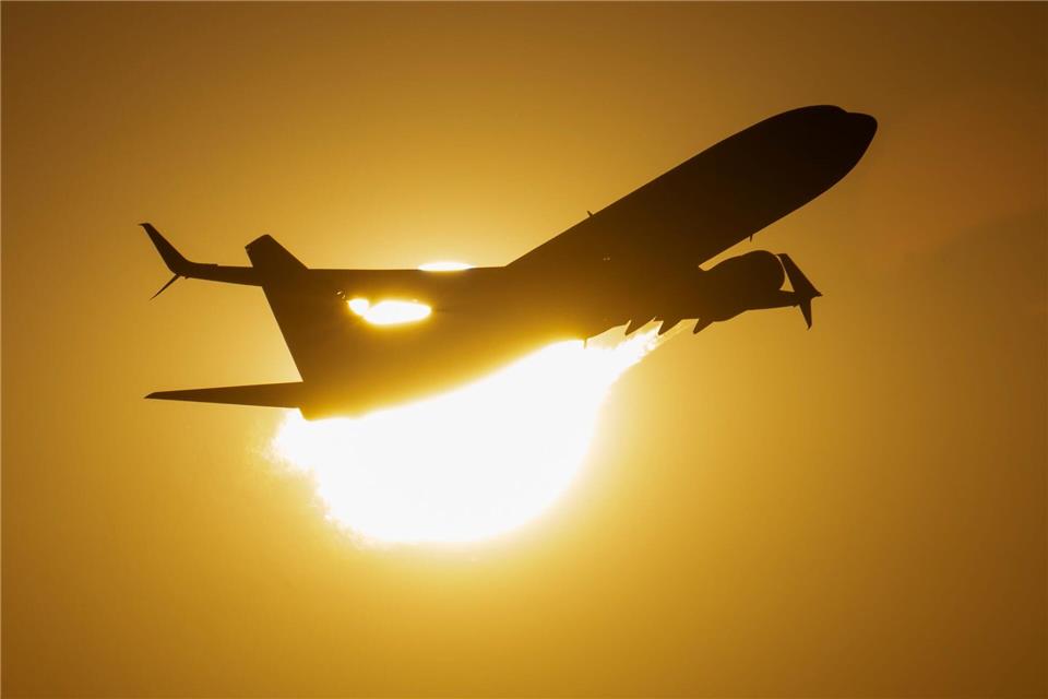 Sonne satt, Rechte eher nicht: Bei Hitzewarnung gibt’s in der Regel kein automatisches Rücktrittsrecht – anders als bei einer Reisewarnung des Auswärtigen Amtes.picture alliance/dpa