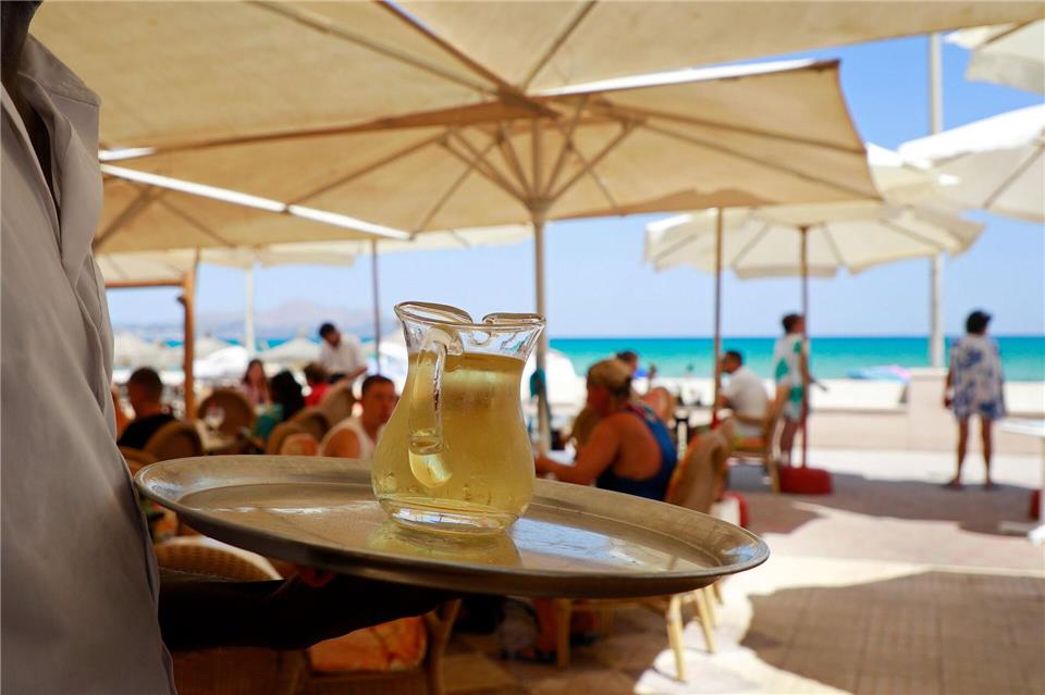 Deutscher Tourismus auf Balearen schwächelt Sonne und Strand: Mallorca ist seit vielen Jahrzehnten ein Besuchermagnet. (Symbolbild)Clara Margais/dpa/dpa-tmn