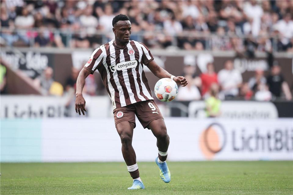 Sorgen beim FC St. Pauli um Abdoulie Ceesay. (Archivbild) Christian Charisius/dpa