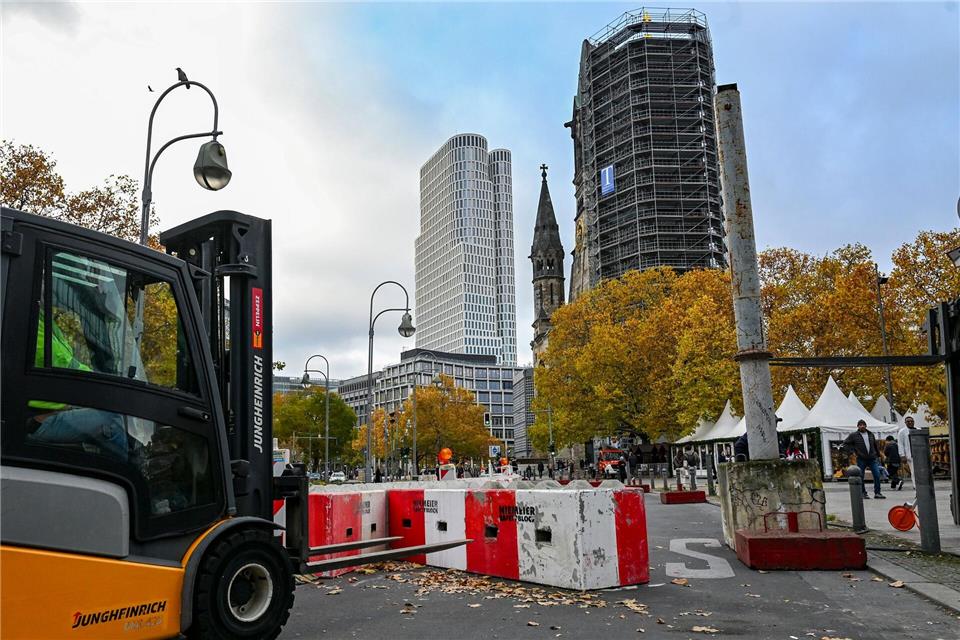 Sorgen vor Anschlägen auf Weihnachtsmärkten beschäftigen laut einer Umfrage rund zwei Drittel der Menschen in Deutschland. (Archivbild)Jens Kalaene/dpa