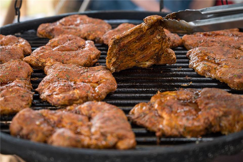 „Glücksatlas“: Saarländer sind ein bisschen zufriedener  Sorgt der Schwenker für mehr Zufriedenheit? Dem „Glücksatlas“ für 2025 zufolge sind die Menschen in vielen anderen Bundesländern zufriedener mit ihrem Leben als die Bewohner des Saarlands. (Symbolbild)Oliver Dietze/dpa