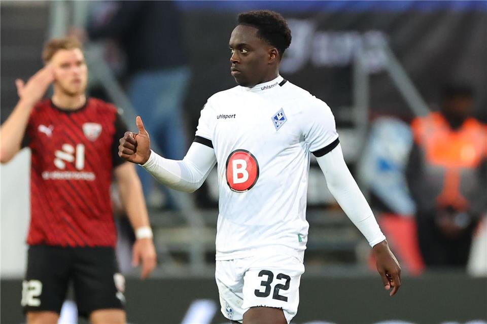 Sorgt für Ärger zwischen Mannheim nach Paderborn: Kennedy Okpala (r). (Archivbild) Daniel Karmann/dpa