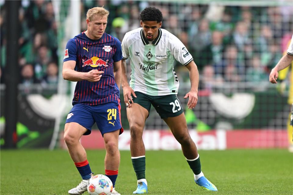 Sorgte für den 2:0-Endstand im Test gegen Bochum: Werders Salim Musah (r). (Archivbild)Carmen Jaspersen/dpa
