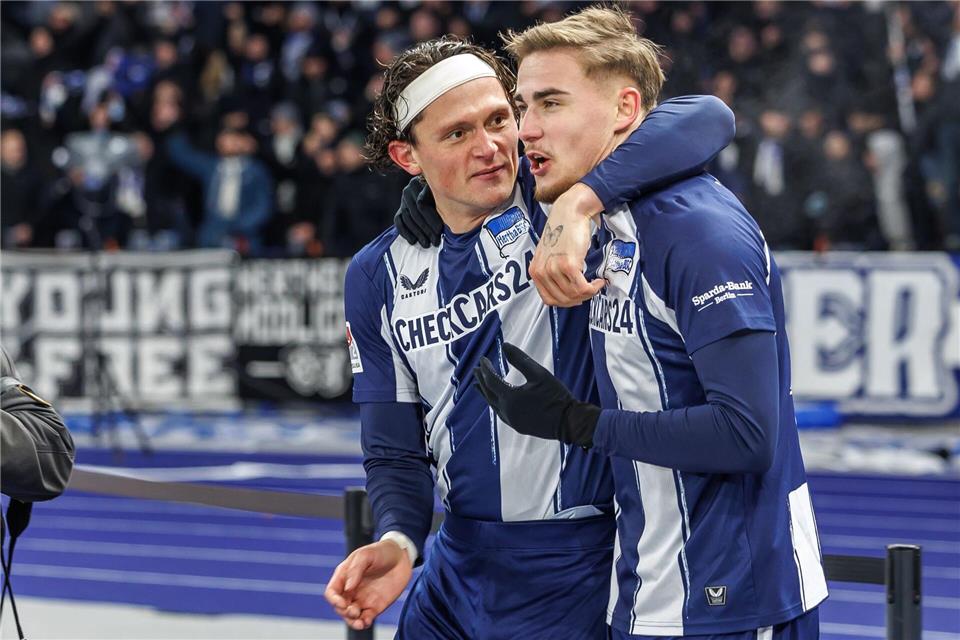 Sorgten mit ihrer Kombination für den Hertha-Sieg: Reese (l.) und Winkler.Andreas Gora/dpa