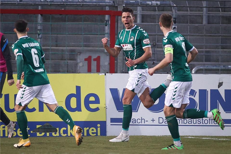 Soufian Benyamina (M), der aktuell in Greifswald unter Vertrag steht, soll zum HFC wechseln. (Archivbild)Christian Charisius/dpa