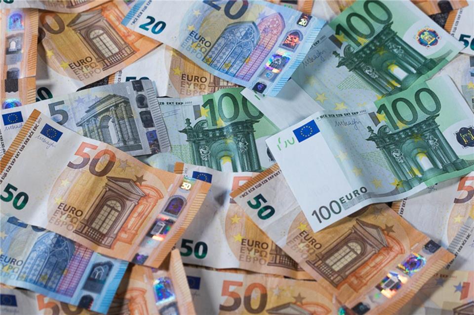 Sozialausgaben: Wohin fließt das Geld und wo kommt es her? (Archivbild) Jens Büttner/dpa-Zentralbild/dpa