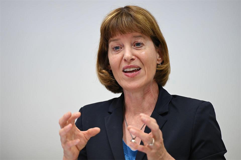 Sozialministerin Heike Hofmann (SPD) nannte die Pläne der Landesregierung einen „Kraftakt“. (Archivbild)Arne Dedert/dpa