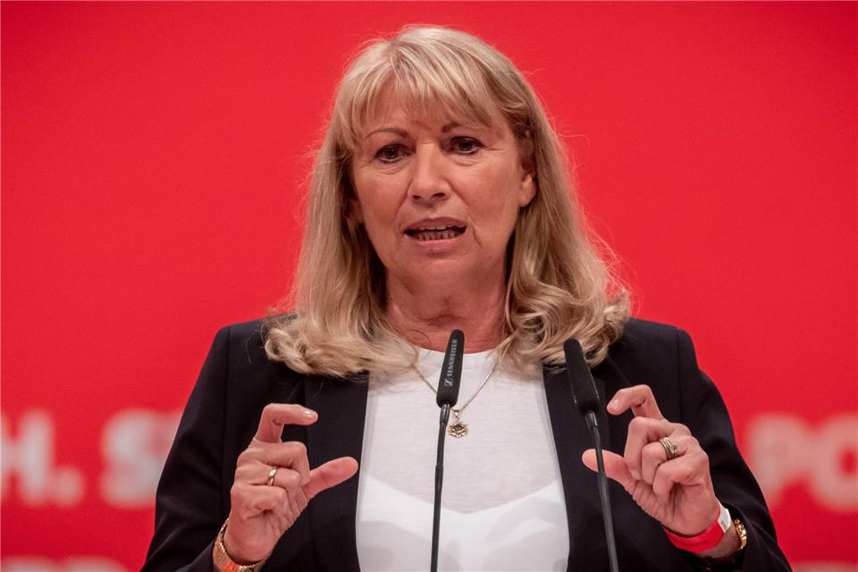 Sozialministerin Petra Köpping (SPD) sieht Nachholbedarf bei der Integration von Menschen mit Migrationshintergrund. (Archivbild)Michael Kappeler/dpa