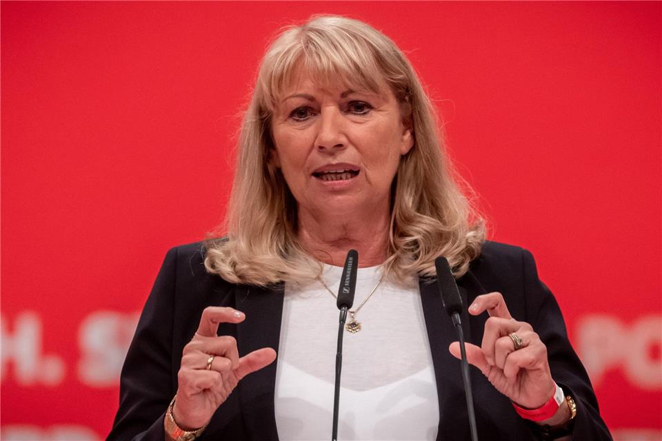 Köpping will mehr Tempo bei der Integration von Geflüchteten Sozialministerin Petra Köpping (SPD) will mehr Tempo bei der Integration von Migranten (Archivbild). Michael Kappeler/dpa