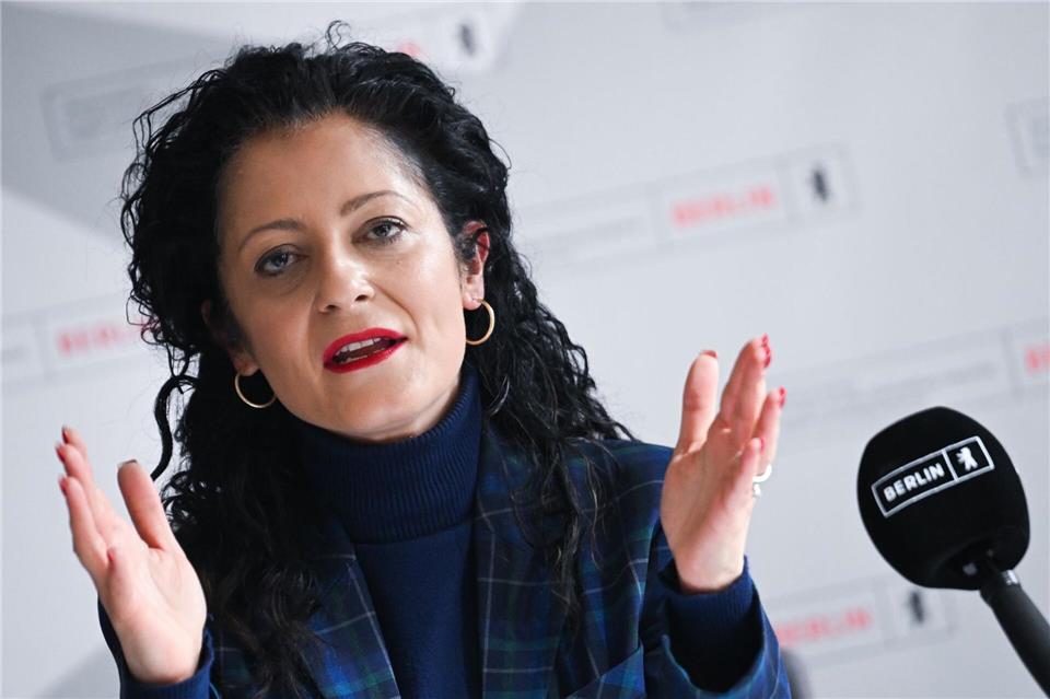 Sozialsenatorin Cansel Kiziltepe (SPD) will Lehren ziehen aus den Ergebnissen des Berlin-Monitors. Britta Pedersen/dpa