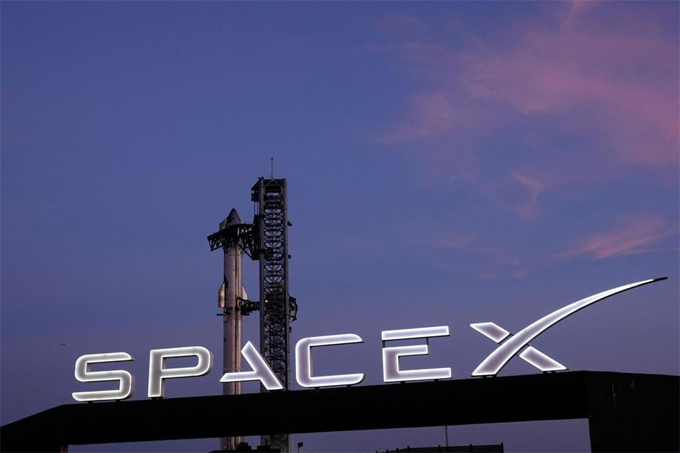 SpaceX investiert neben Raketen erheblich in Künstliche Intelligenz. (Archivbild)Eric Gay/AP/dpa