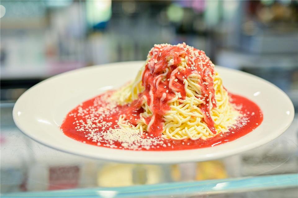 Spaghetti-Eis zählt in Deutschland zu den Klassikern im Sommer. (Archivbild)Uwe Anspach/dpa