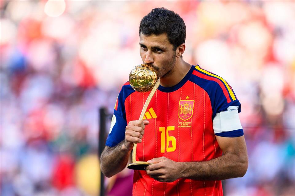 Spaniens Weltmeisterkapitän Rodri steht kurz vor einem Wechsel zum FC Barcelona. (Archivbild)Tom Weller/dpa