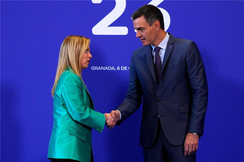 Spaniens linke Regierung von Ministerpräsident Pedro Sánchez hat nun ihrerseits Grenzkontrollen zu Italien angeordnet. Italien hatte zuvor ein Ultimatum Spaniens zurückgewiesen, die wegen der Ceuta-Krise angeordneten Grenzkontrollen zu beenden. (Archivbild)Manu Fernandez/AP/dpa