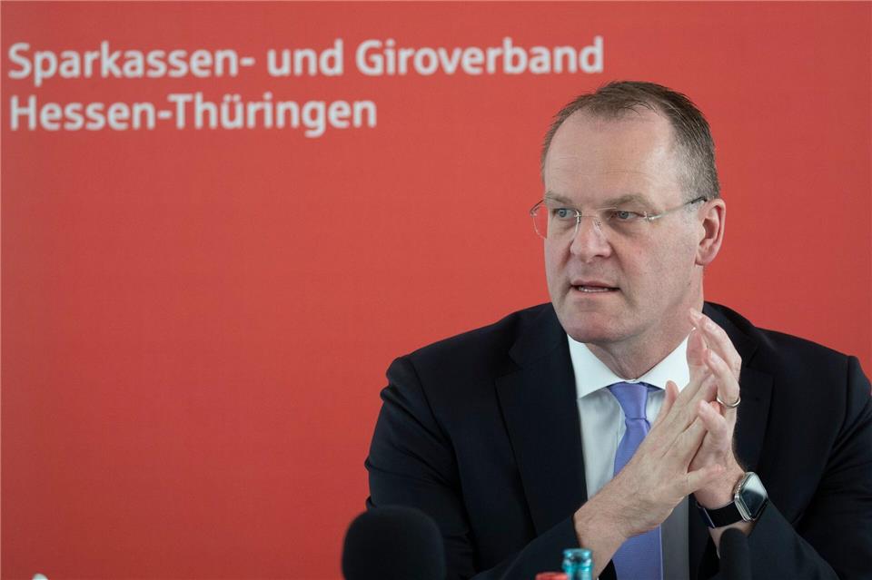 Sparkassen dringen auf Wero statt digitalen Euro Sparkassen-Präsident Reuß: „Die Pläne für einen digitalen Euro für Privatkunden behindern den flächendeckenden Ausbau von Wero kolossal.“ (Archivbild)Helmut Fricke/dpa