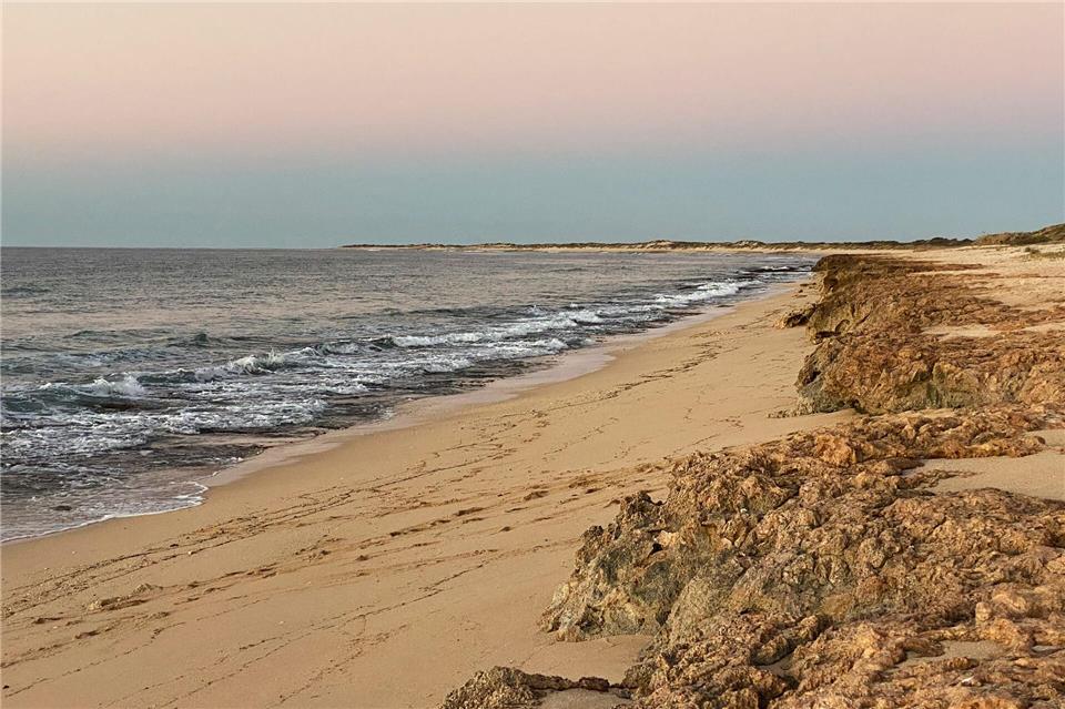 Spektakel zarter Farben: Strand an der Ningaloo Coast in der Abendstimmung.Stefan Weißenborn/dpa-tmn