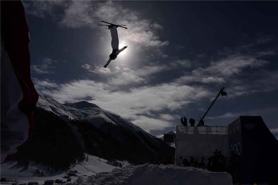 Spektakuläre Sprünge: Meiting Chen im olympischen Aerials-WettbewerbJulia Demaree Nikhinson/AP/dpa