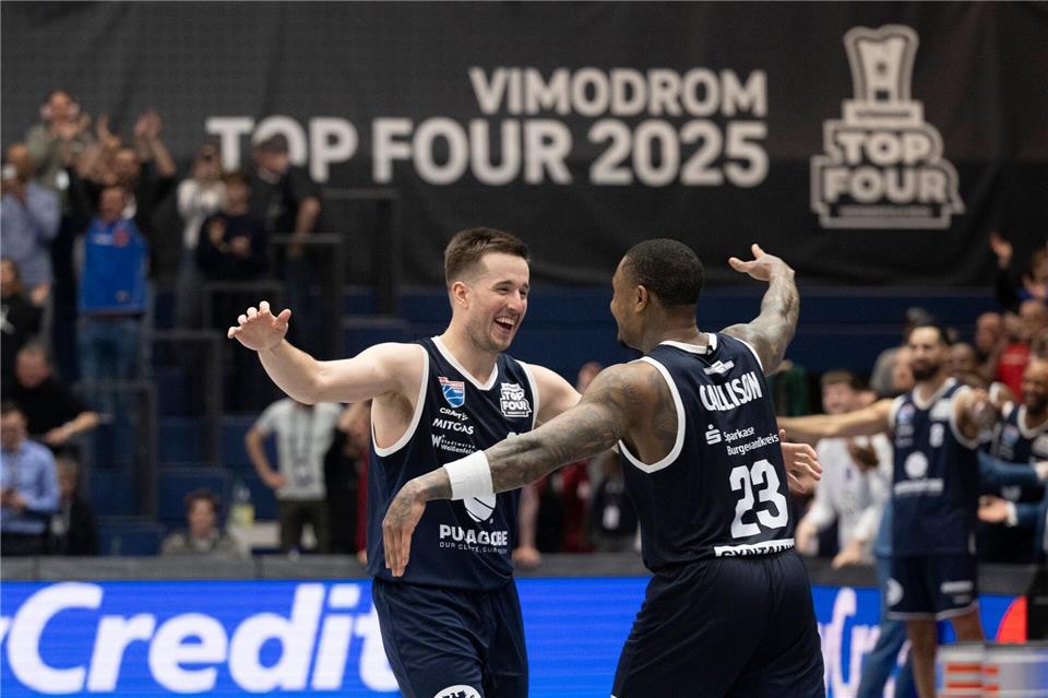 Spencer Reaves (l) war bester Weißenfelser Werfer. (Archivbild)Sebastian Kahnert/dpa