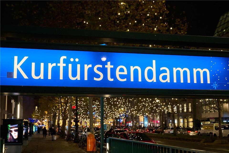 Spenden helfen, die Weihnachtsbeleuchtung am Kurfürstendamm zu finanzieren. (Archivbild)Annette Riedl/dpa