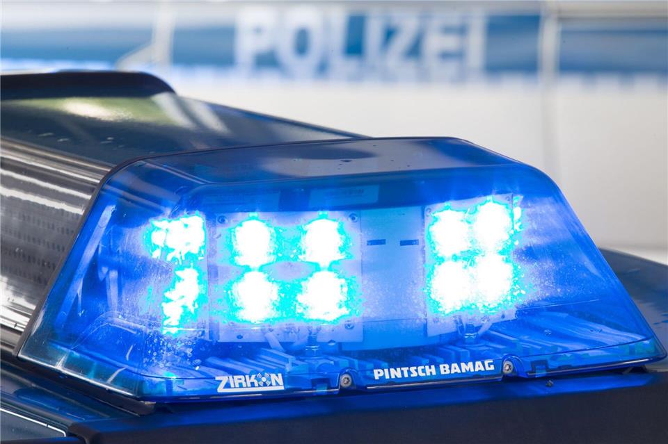 Spezialeinheiten nahmen zwei Männer vorläufig fest. (Symbolbild)Friso Gentsch/dpa