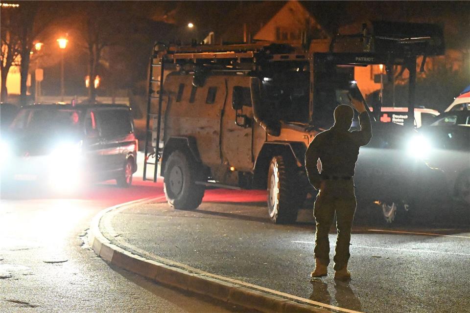 Spezialkräfte der Polizei unterstützten das Jugendamt. Philipp André/onw-images/dpa