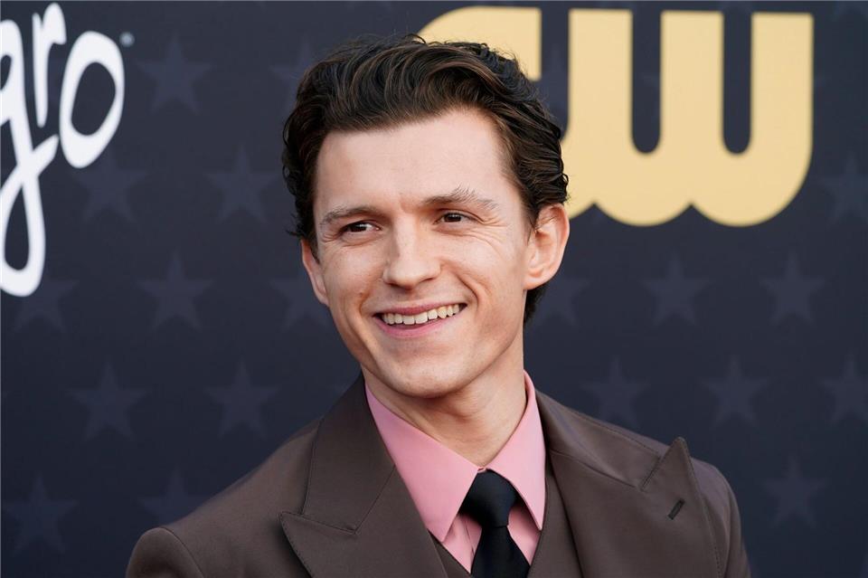 „Spider-Man“-Darsteller Tom Holland fühlt sich in seinem Superhelden-Anzug quasi nackt.Jordan Strauss/Invision/AP/dpa