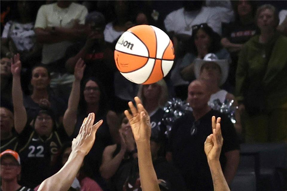 Spiele der WNBA wurden zuletzt mehrfach gestört - durch aufs Spielfeld geworfenes Sexspielzeug.Steve Marcus/Las Vegas Sun/AP/dpa