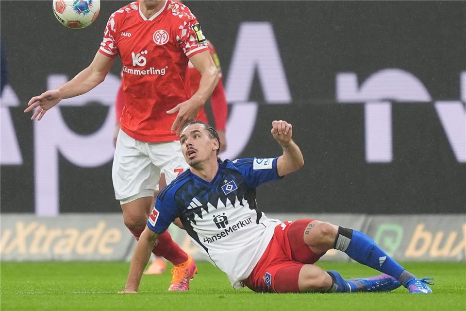 Spieler des Spiels: HSV-Doppeltorschütze Rayan Philippe (r)Marcus Brandt/dpa