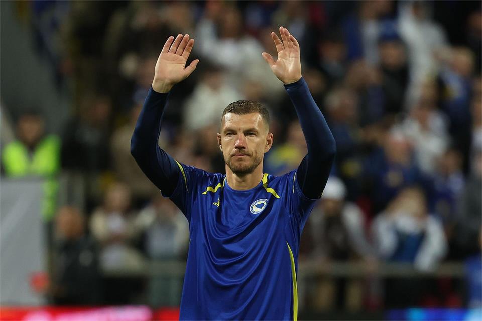 Spielte mehr als 19 Jahre lang für Bosnien-Herzegowina: Edin Dzeko. Armin Durgut/AP/dpa