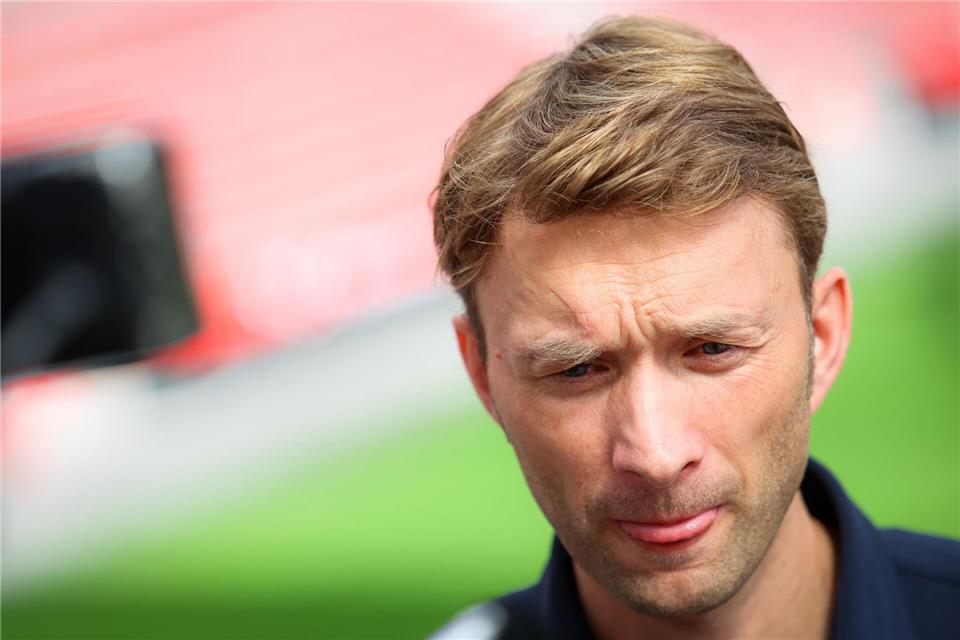 Nach ten-Hag-Fiasko: Hjulmand übernimmt Bayer Leverkusen Sportchef Simon Rolfes ist sich bei der Verpflichtung Hjulmands diesmal sicher. Christoph Reichwein/dpa