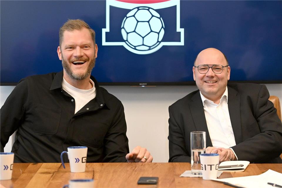 Sportdirektor Johannes Bitter (l) und Geschäftsführer Christian Hüneburg tragen seit Oktober 2024 die Verantwortung beim HSV Hamburg.Michael Schwartz/dpa