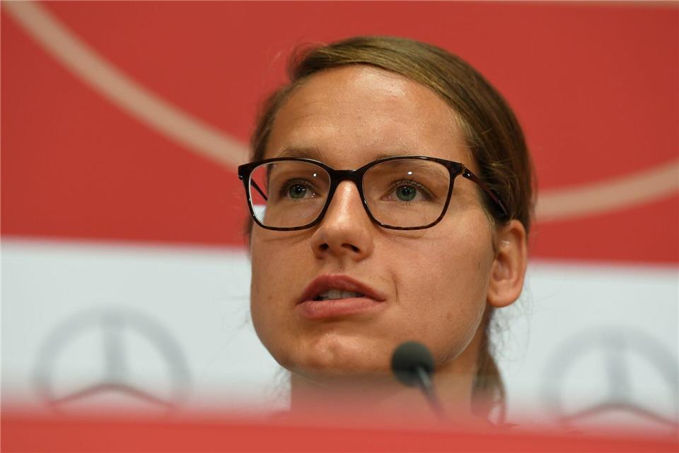 Sportdirektorin Babett Peter möchte mit Eintracht Frankfurt in dieser Saison mindestens einen Titel gewinnen. (Archivbild) Carmen Jaspersen/dpa