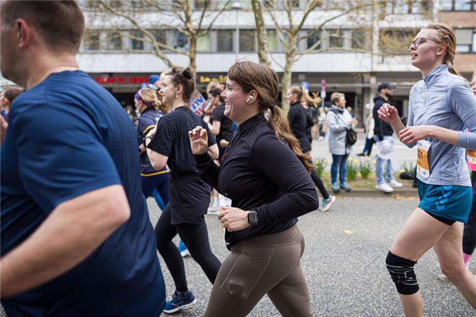 Sportlich unterwegs: Die  ehemalige Grünen-Bundesvorsitzende Ricarda Lang läuft beim Hannover Marathon 2026.Moritz Frankenberg/dpa