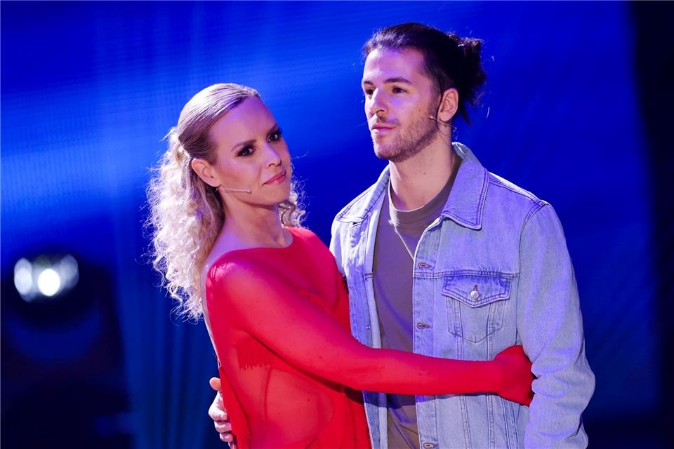 Sportmoderator Riccardo Basile und Proftänzerin Isabel Edvardsson scheiden aus.
