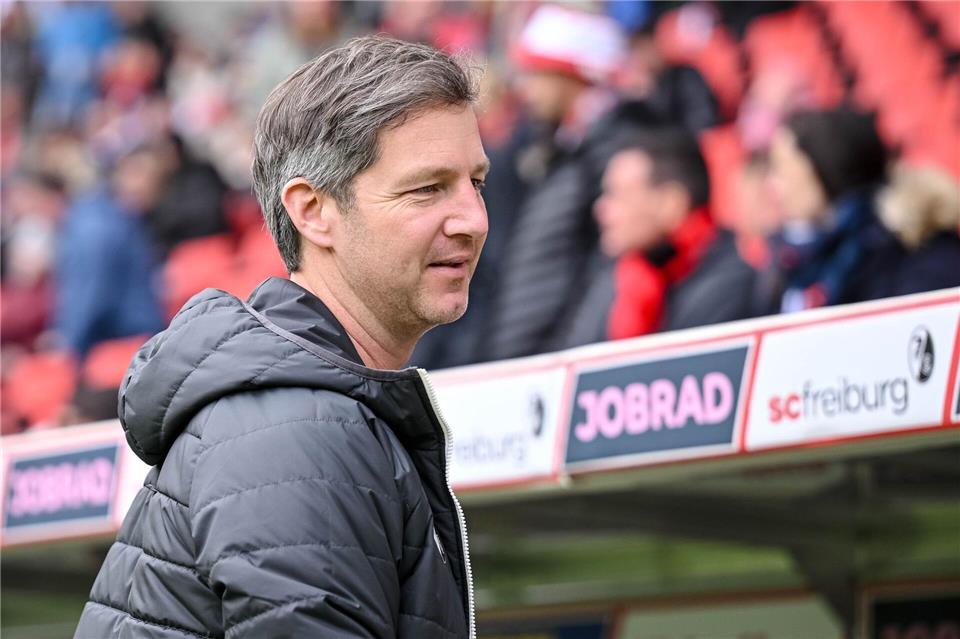 Sportvorstand Jochen Saier und der SC Freiburg sind kommende Saison wieder international dabei.Harry Langer/dpa