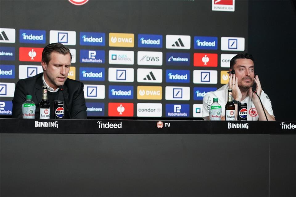 Sportvorstand Markus Krösche (l) und Trainer Albert Riera hoffen auf den Aufschwung. Marc Schüler/dpa