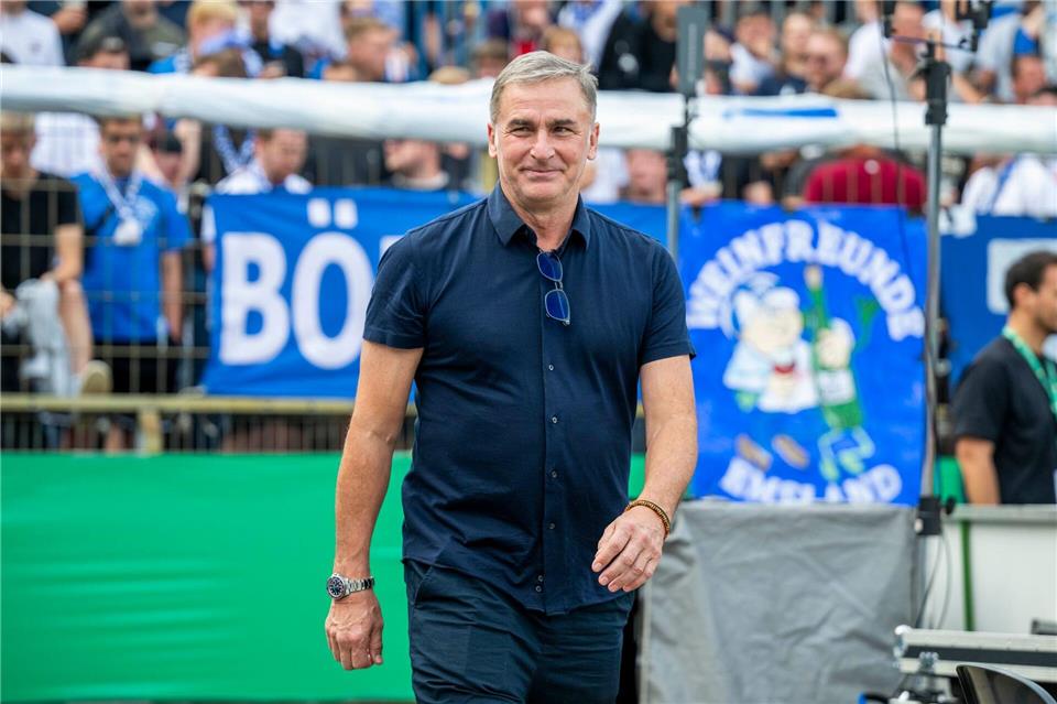 Sportvorstand Stefan Kuntz sieht den HSV im Kampf um den Aufstieg auf einem guten Weg.David Inderlied/dpa