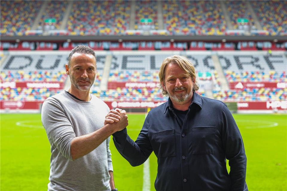 Sportvorstand Sven Mislintat (r) verfolgt Endes Werdegang schon länger.Christoph Reichwein/dpa