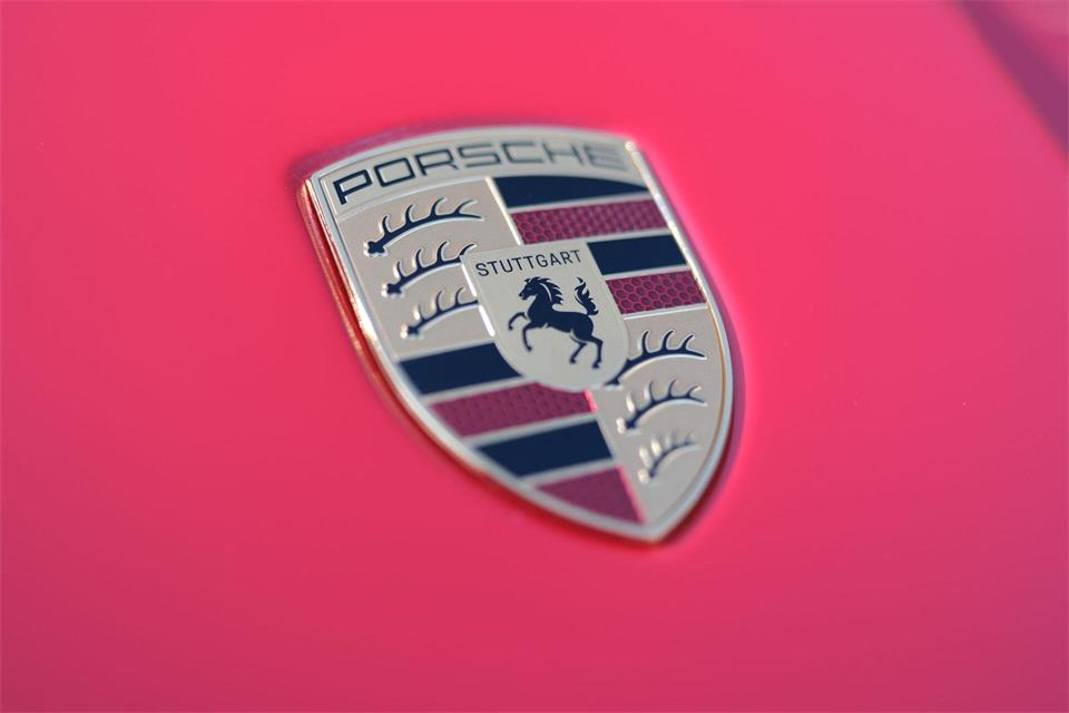 Sportwagenbauer Porsche: erneuter Absatzrückgang. (Archivbild)Bernd Weißbrod/dpa