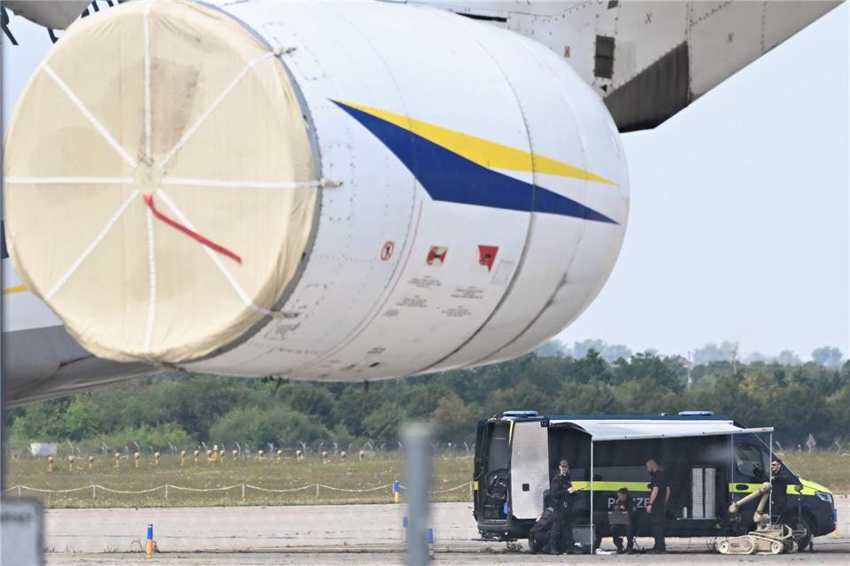 Sprengrobotereinsatz nach Drohnen-Vorfall am Flughafen Leipzig/HalleHendrik Schmidt/dpa