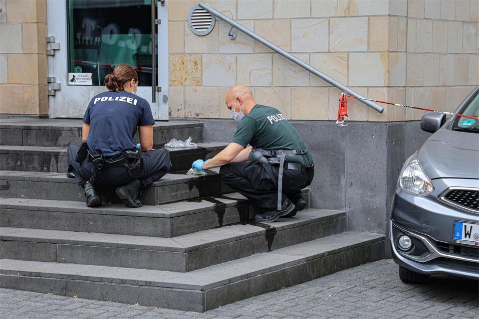 Spurensicherung am Tatort. (Archivbild)Christoph Petersen/dpa