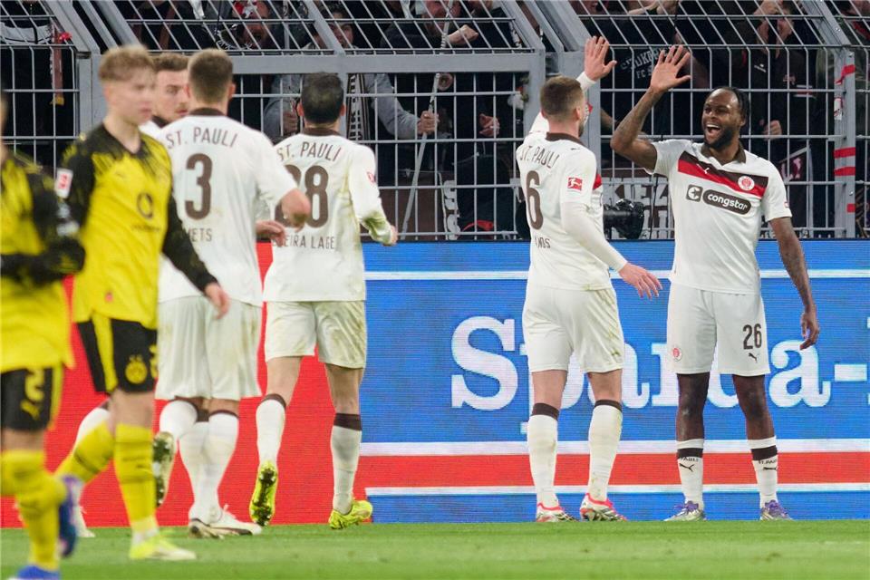 St. Pauli ärgerte den BVB erneut - stand am Ende aber mit leeren Händen da.Bernd Thissen/dpa