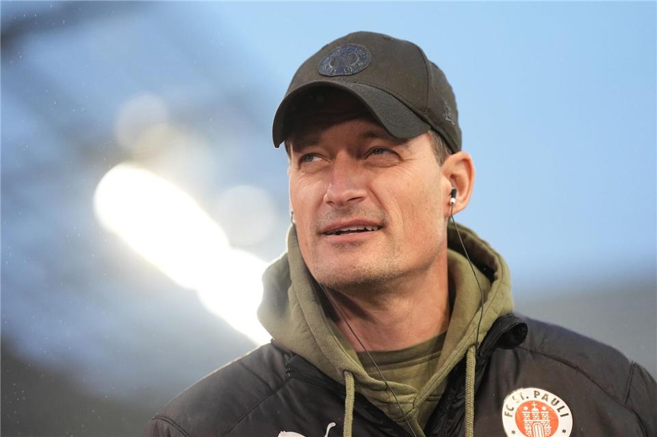 St. Paulis Trainer Alexander Blessin. (Archivbild)Marcus Brandt/dpa