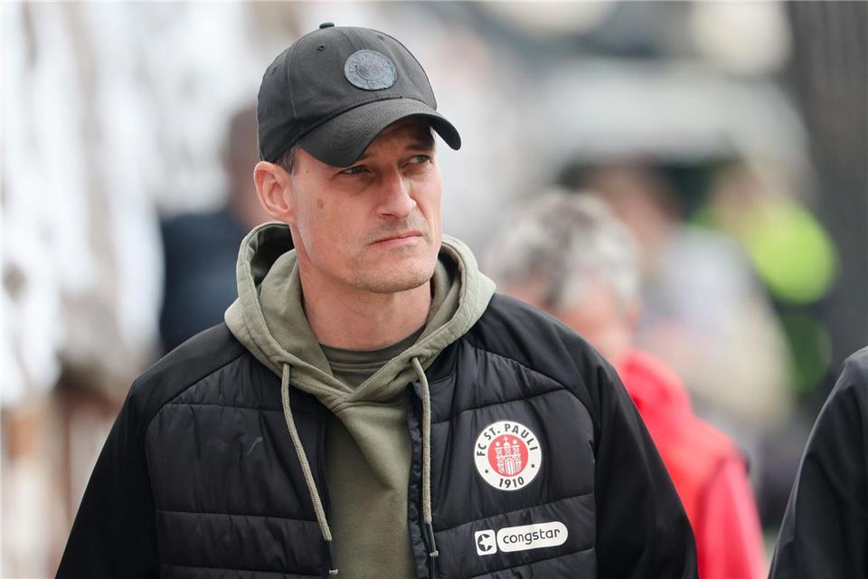 St. Paulis Trainer Alexander Blessin warnt vor dem nächsten Gegner. (Archivbild)Frank Molter/dpa