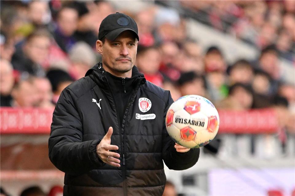 St. Paulis Trainer Alexander Blessin.Torsten Silz/dpa