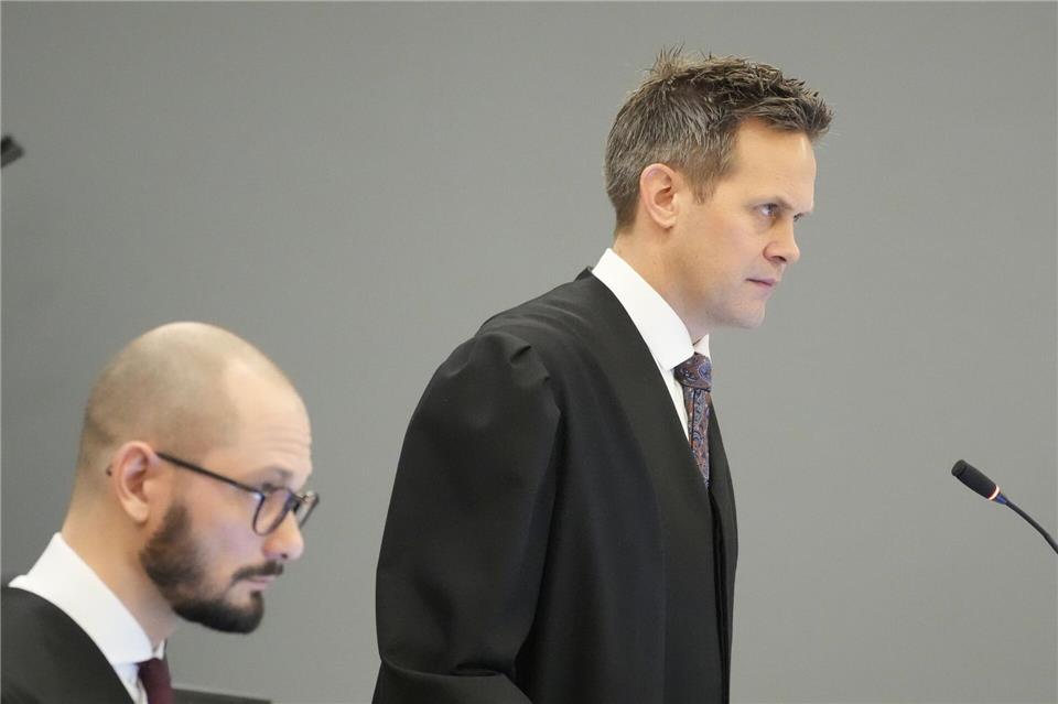 Staatsanwalt Sturla Henriksbø (rechts) möchte, dass Høiby zu einer längeren Gefängnisstrafe verurteilt wird. (Archivbild)Ole Berg-Rusten/NTB/dpa
