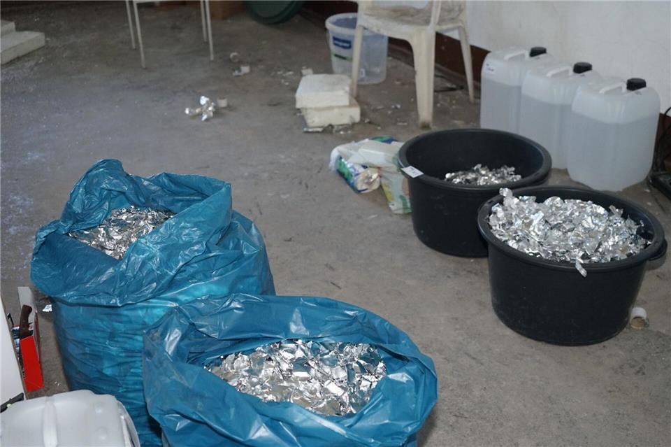 Staatsanwaltschaft und Zollfahndungsamt haben ein illegales Drogenlabor in Ludwigsfelde ausgehoben. (Handout) ---/Zollfahndungsamt Berlin-Brandenburg/dpa