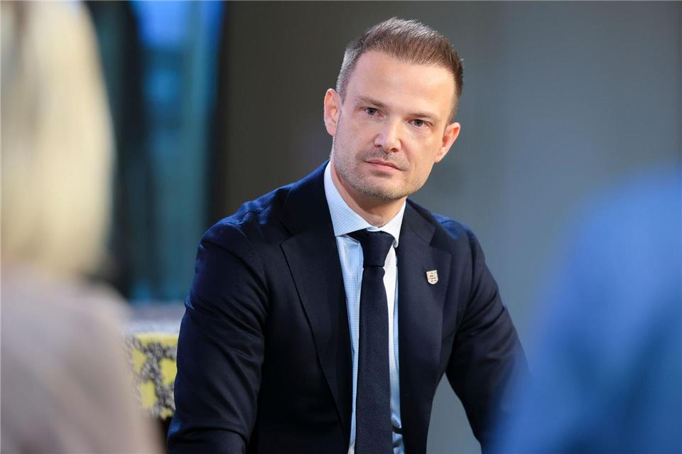 Staatskanzleiminister Stefan Gruhner (CDU) organisiert die Entstehung eines Bürgerrats zum Thema „Frieden und Diplomatie“ in Thüringen. Wie dieser dann seine Arbeit erledigt, da will sich die Landesregierung eher raushalten. (Archivbild) Jan Woitas/dpa